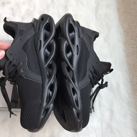 🚨🚨SOLD🚨🚨NWT Indestructible safety shoes - Picture 5 of 11